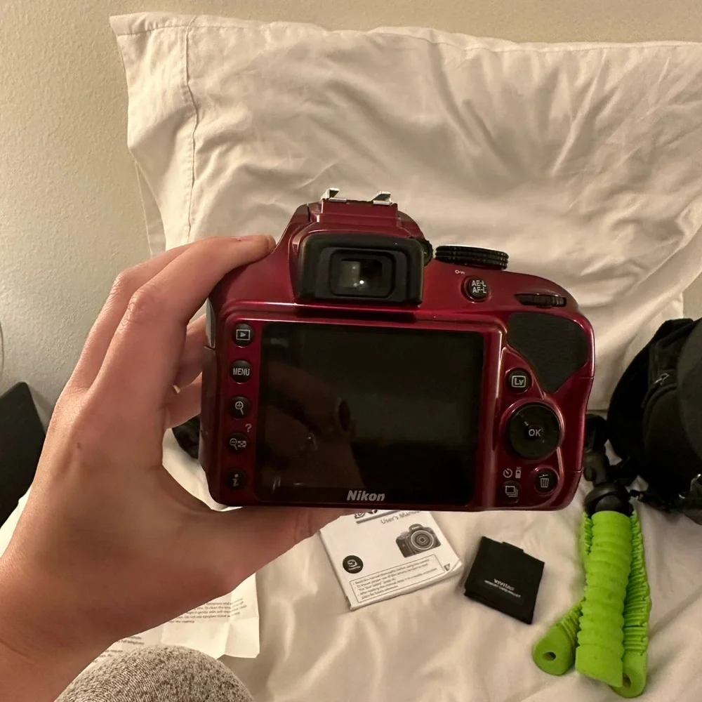 Hardly used Nikon d3400,no issues/damage at all. Great deal, & great 1st camera